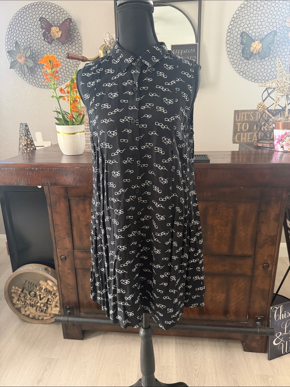 Anthropologie Sleeveless Mini Dress/Long Tunic Top with White Eyewear Print